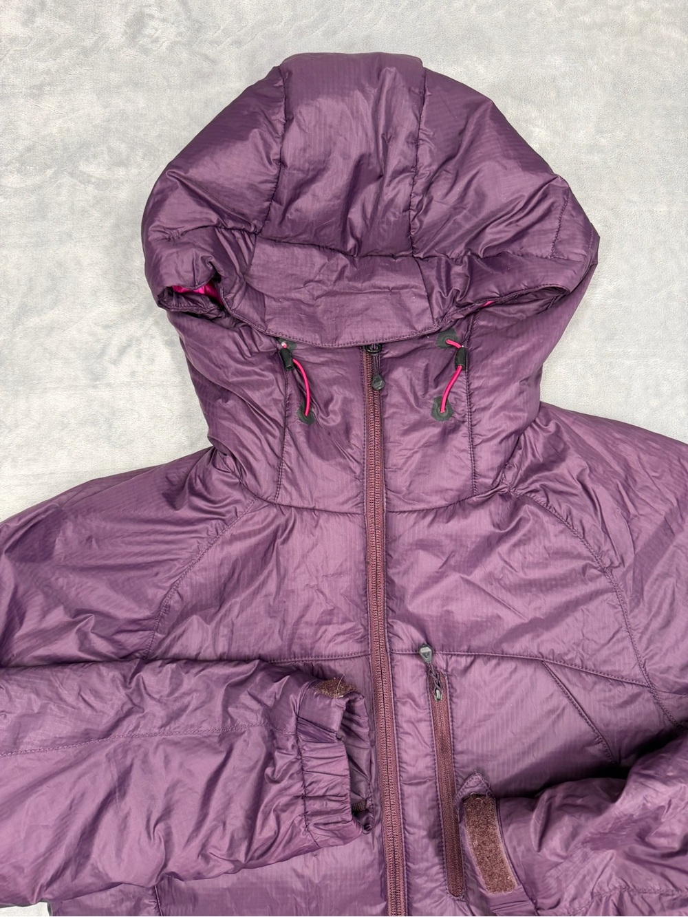 Eddie Bauer First Ascent Mountaineering Hooded Puffer Jacket in Deep Plum - Picture 2 of 12